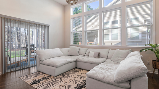 What Are Some Ways to Tell If a Rug Is Cheap or Expensive?