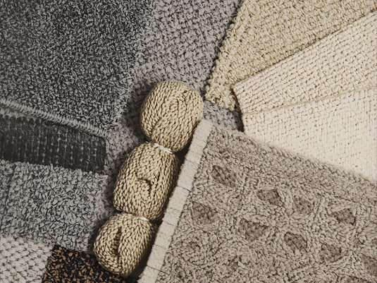 Who offers custom and bespoke rug designs in Kolkata?