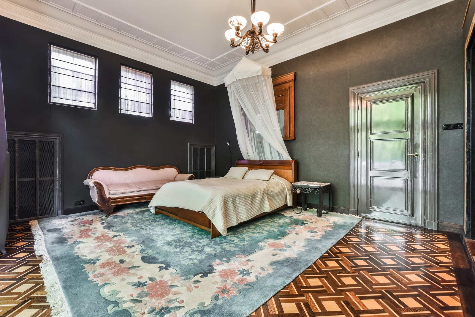 Read more about the article Best Place to Buy Minimal Rugs and Carpet in Mussoorie